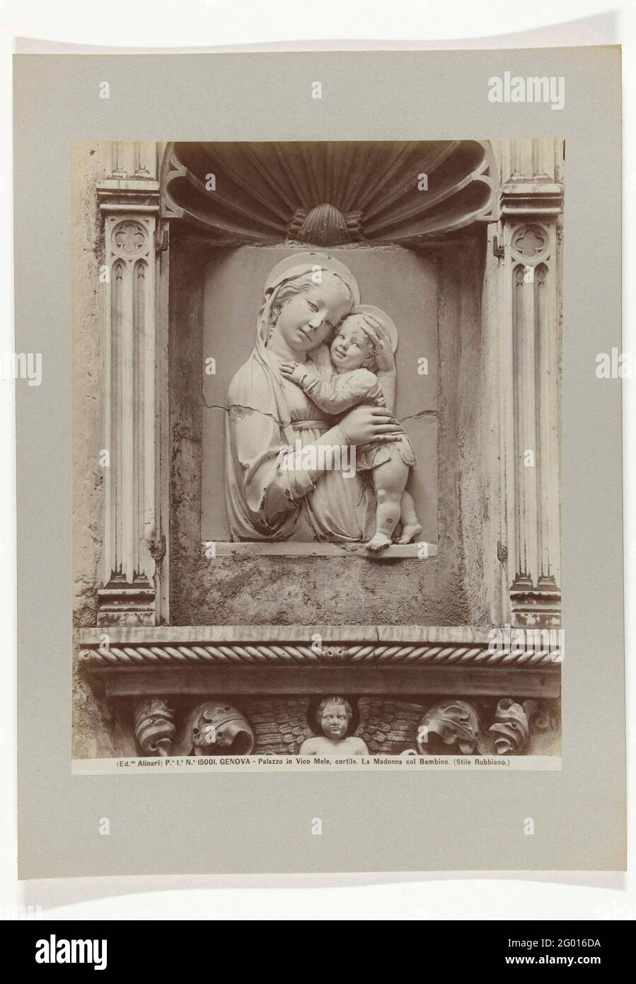 Sculptuur Van Madonna Met Kind; P.E 1.a No. 15001. Genoa - Palace in Vico apples, courtyard. The Madonna and Child. (Styloe Robbiano.). Stock Photo