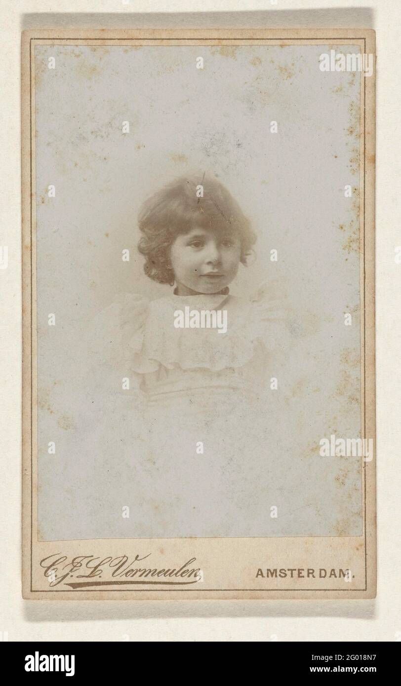 Studio portrait of a young girl Stock Photo - Alamy