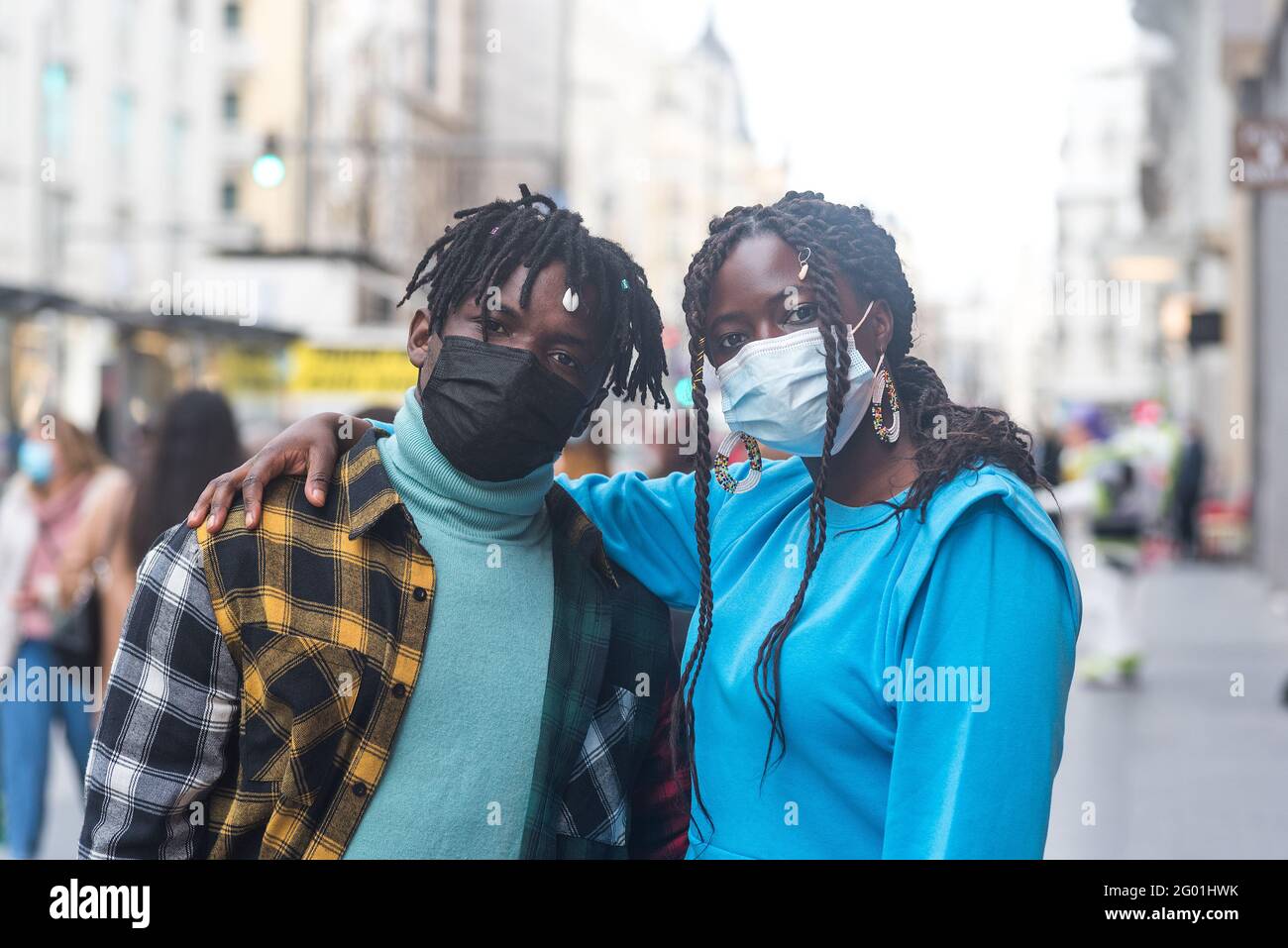 Couple with face masks hi-res stock photography and images - Alamy