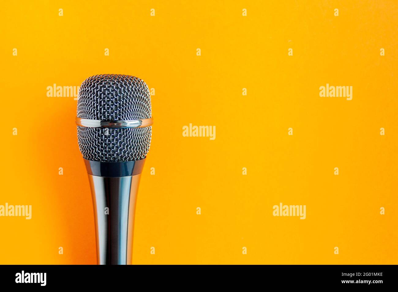 micro close up top view sing vocal Stock Photo - Alamy