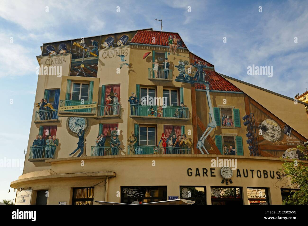 FRANCE. ALPES-MARITIMES (06). CANNES. PAINTED WALL: 'CANNES FILM' INSTEAD CORNUT-GENTILLE / 2, QUAI ST-PIERRE Stock Photo