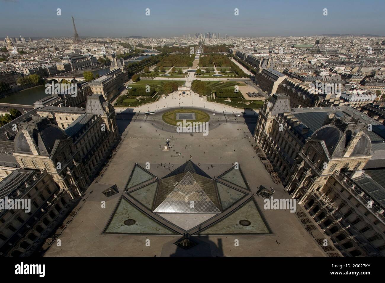 FRANCE. PARIS (75) AERIAL VIEW OF LOUVRE MUSEUM, MAIN SQUARE Stock