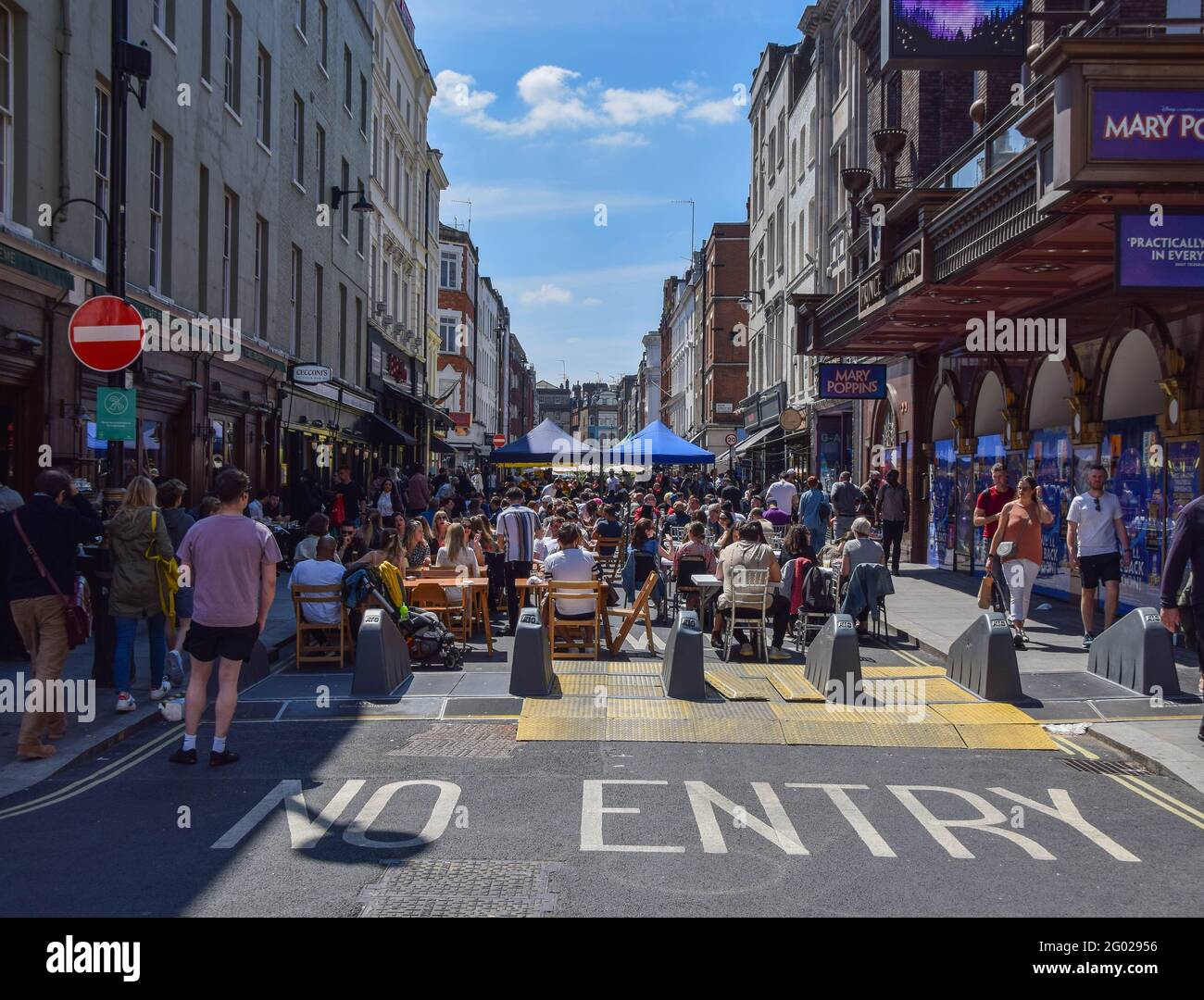 London, United Kingdom. 30th May 2021. Packed restaurants and cafes in Old Compton Street, Soho. Crowds of people flocked to the West End as temperatures rose over the bank holiday weekend. Stock Photo