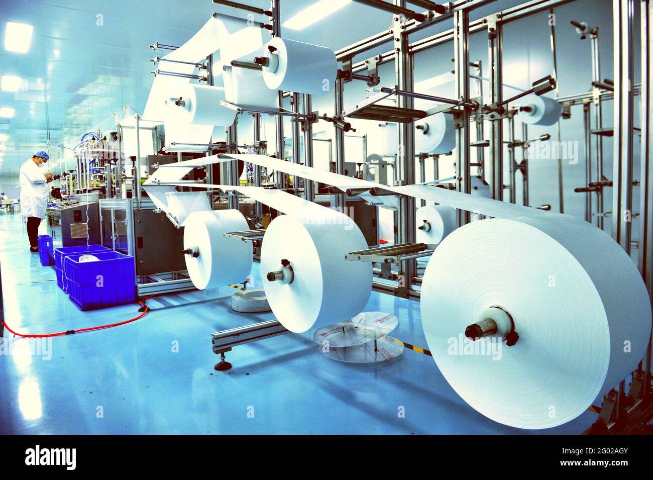 N95 mask production hi-res stock photography and images - Alamy