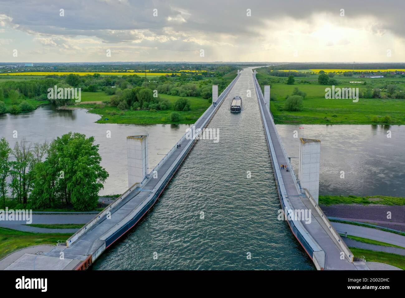 Magdeburg, Germany. 21st May, 2021. A barge crosses the Magdeburg