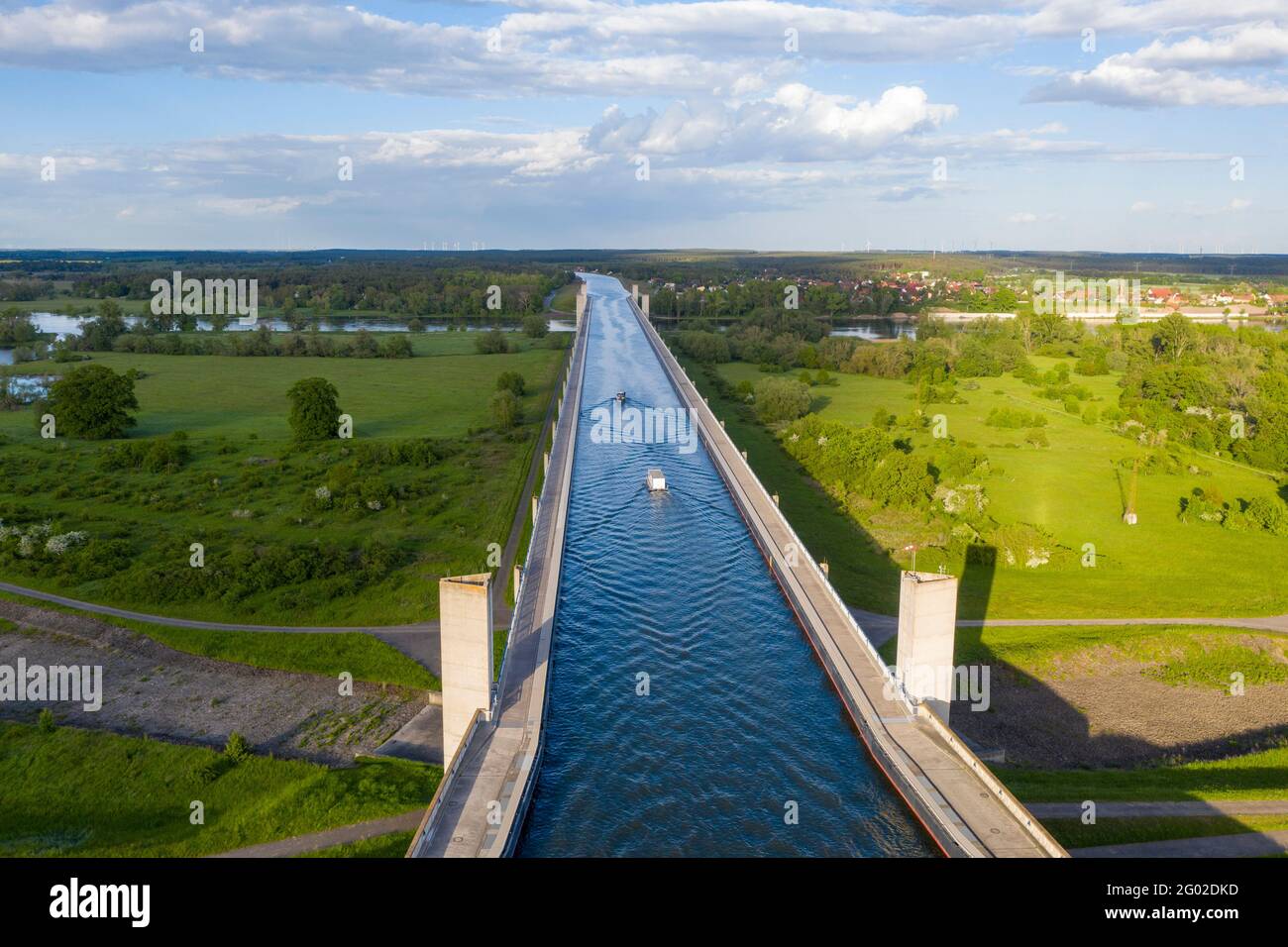 Magdeburg, Germany. 21st May, 2021. A motorboat and a houseboat cross