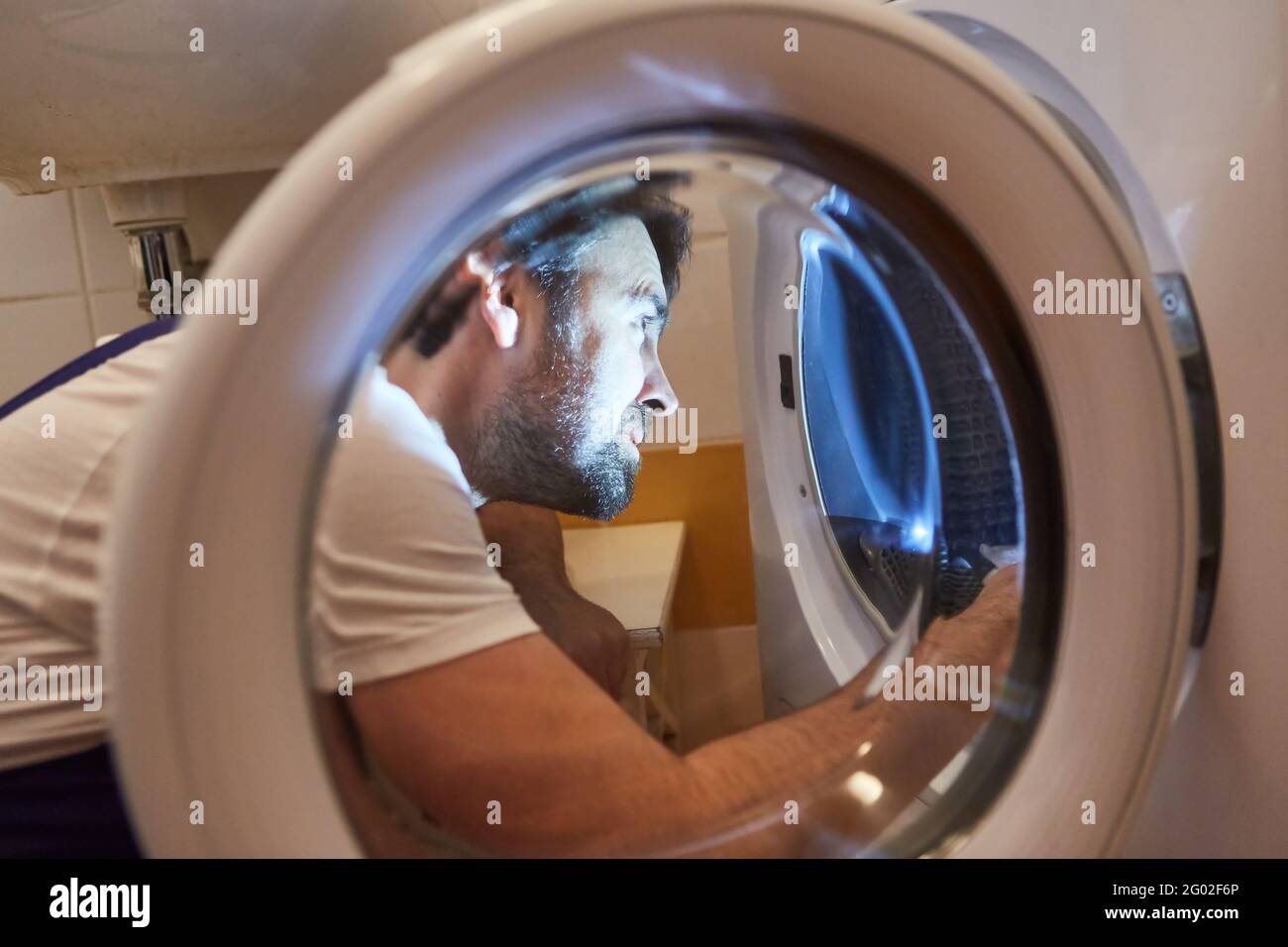 Doityourselfers Clean The Lint Filter From The Tumble Dryer Or