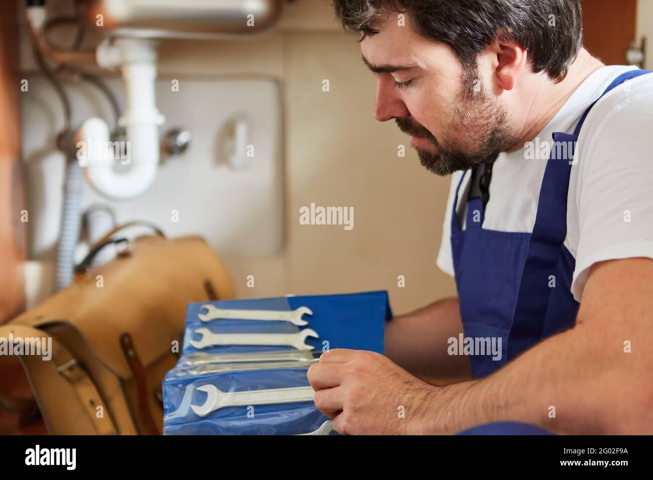 Plumber or plumber from the emergency service with tools to repair the installation Stock Photo