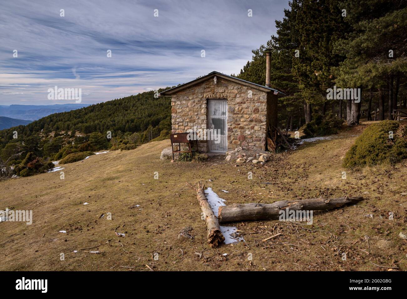 Boumort unguarded refuge in winter (Pallars Jussà, Lleida, Catalonia, Spain, Pyrenees) ESP: Refugio libre de Boumort en invierno (Pallars Jussà) Stock Photo