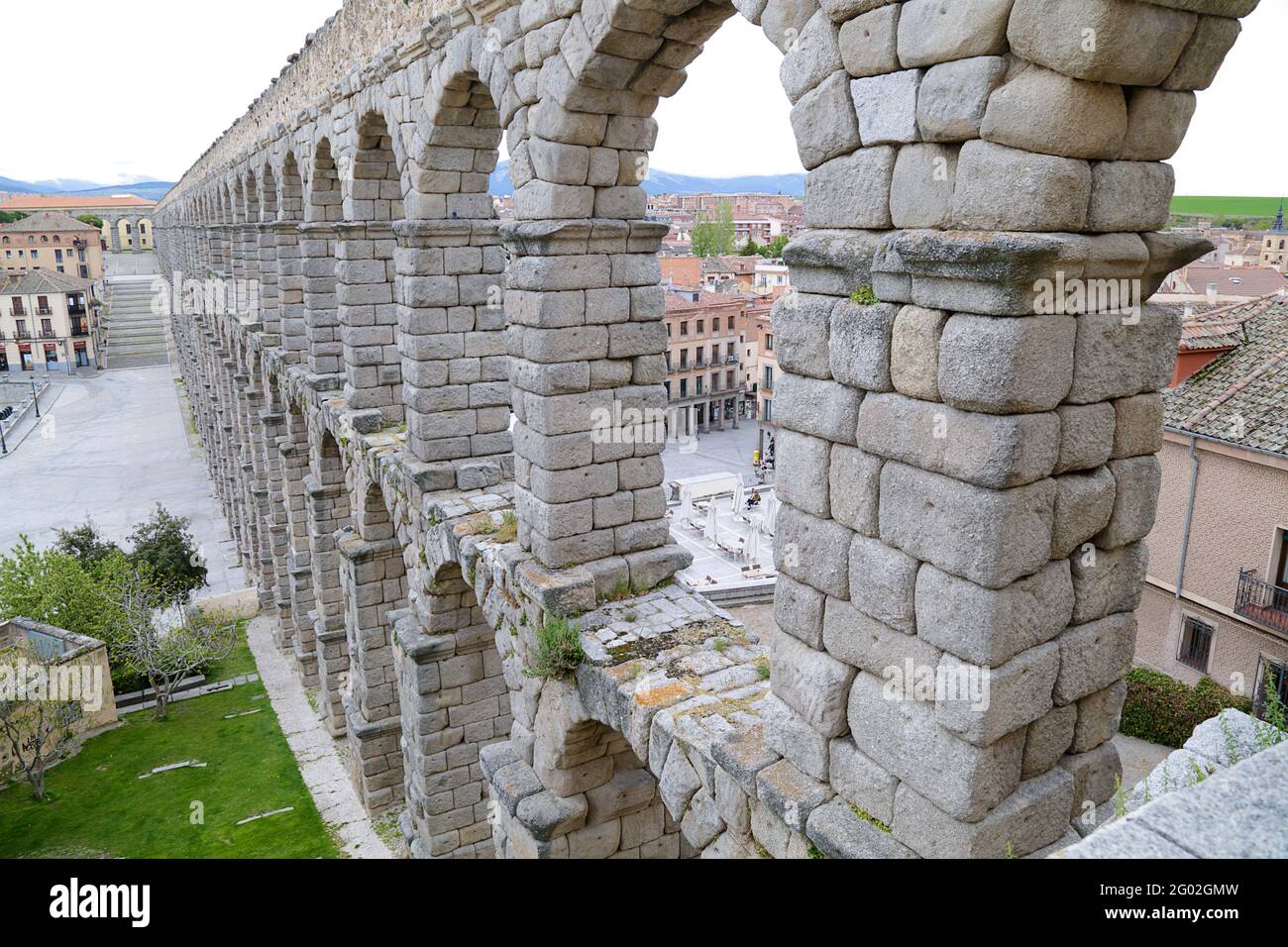Side view of the Roman Aqueduct in Segovia, Spain Stock Photo - Alamy