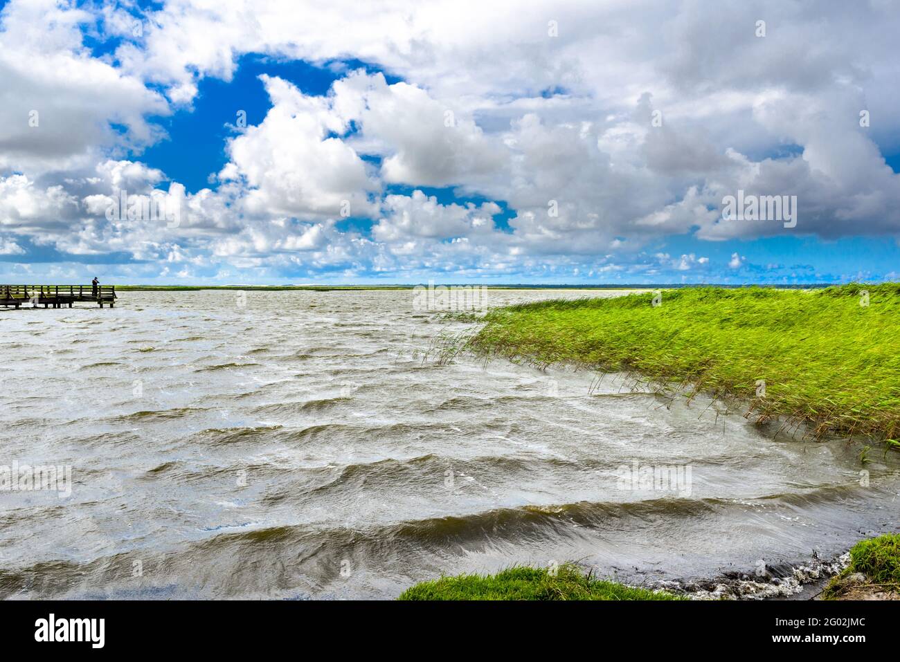 Horizon over lake hi-res stock photography and images - Alamy