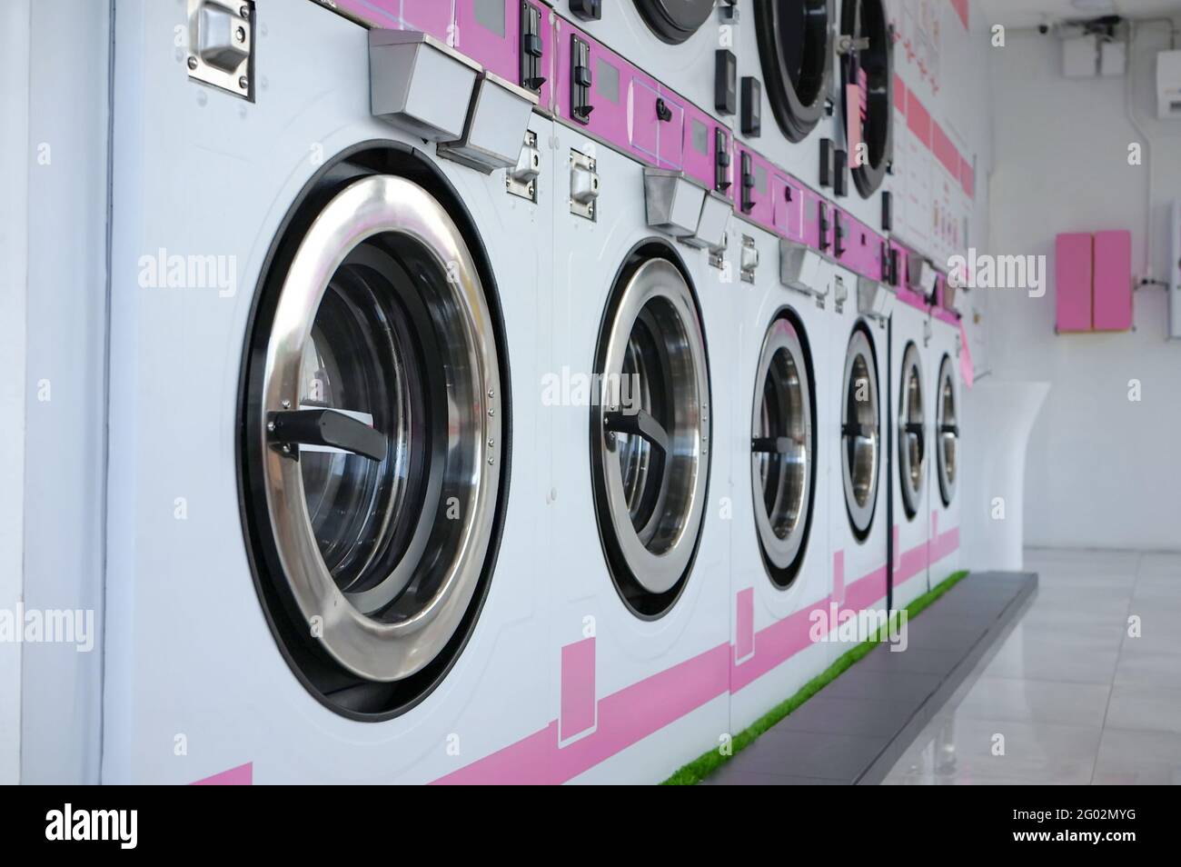 Commercial laundry hi-res stock photography and images - Page 12 - Alamy