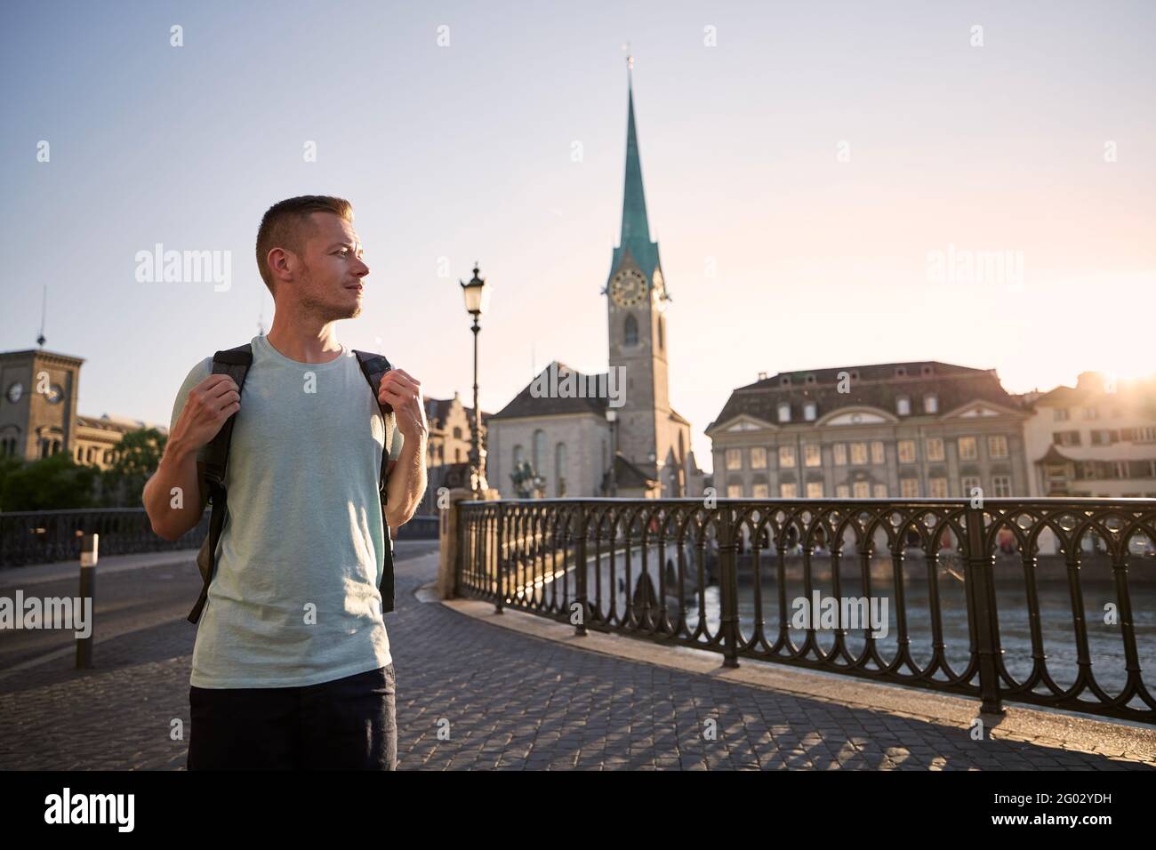 Old man walking away hi-res stock photography and images - Alamy