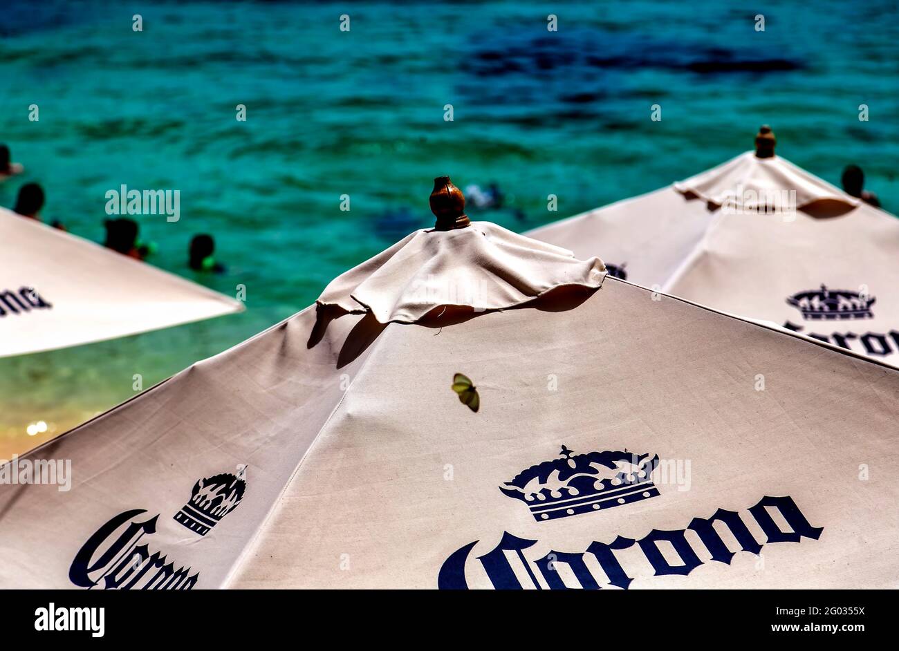 Beachside Tiki bar patio umbrellas Stock Photo Alamy