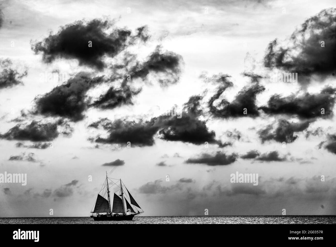 Sailing ship under full sail Black and White Stock Photos & Images - Alamy
