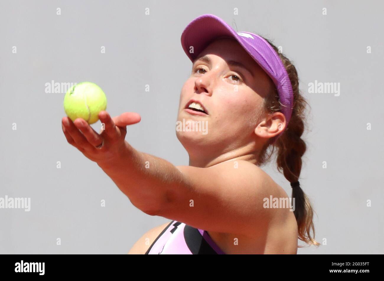 Belgian Elise Mertens tosses the ball to serve during a first round game of the Women's Singles tournament between Belgian Mertens (WTA 15) and Austra Stock Photo