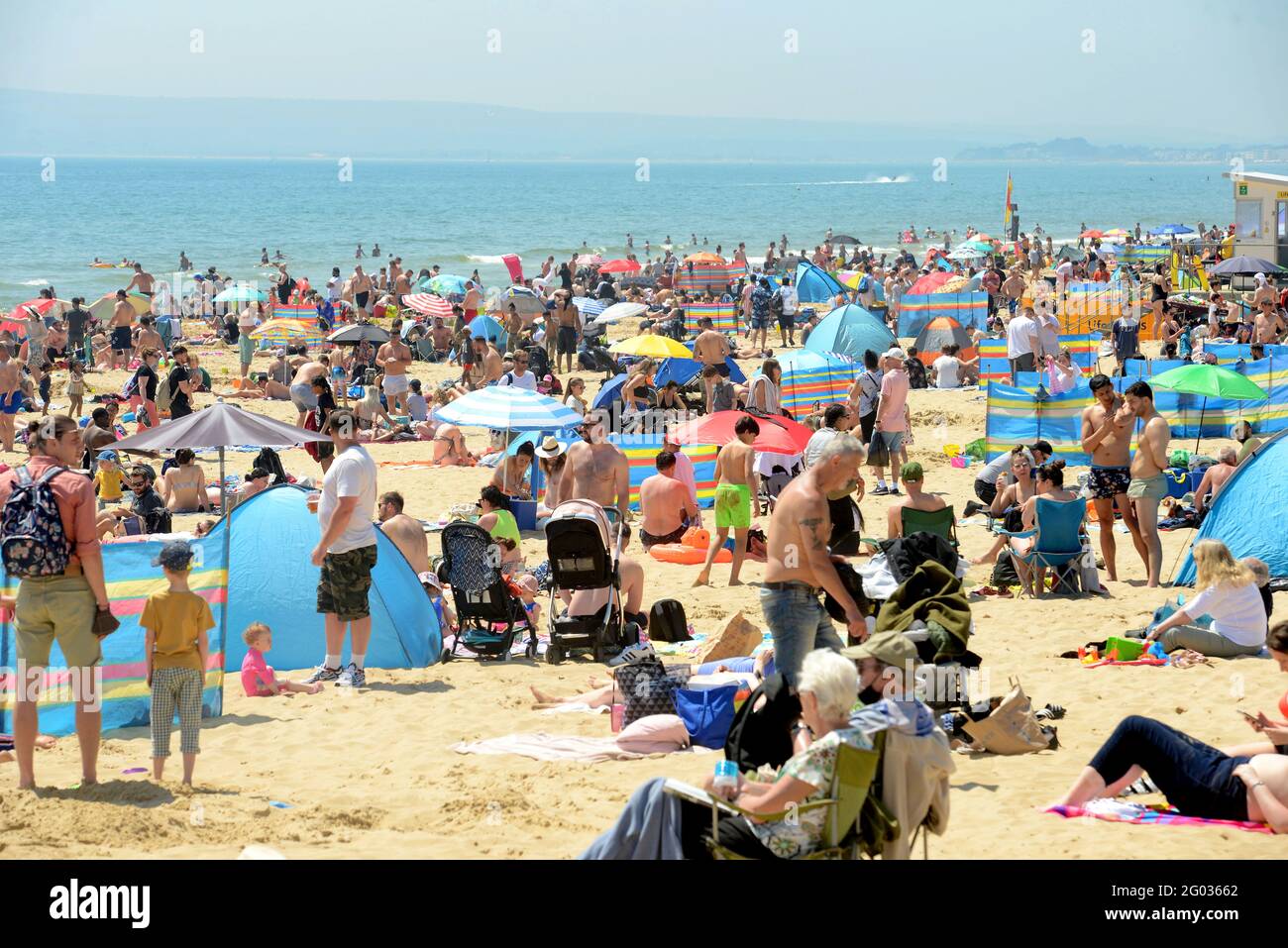 Page 3 Weather Beach Bikini Uk High Resolution Stock Photography And Images Alamy