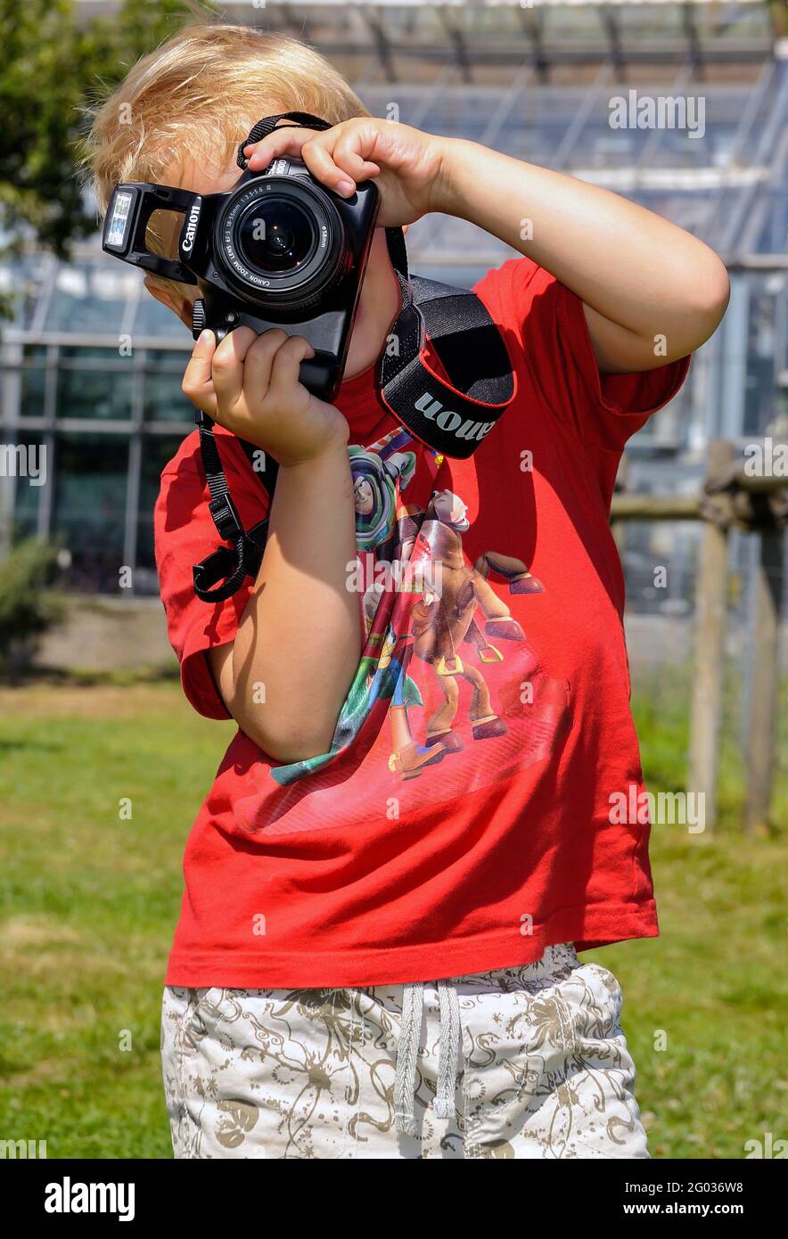 Young boy dslr camera hires stock photography and images Alamy