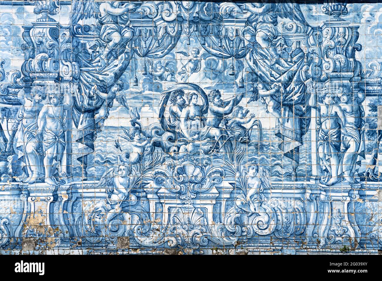 Wandbild aus typischen blauen Fliesen Azulejos in der Kathedrale Sé do Porto, Porto, Portugal, Europa   |  Wall with traditional blue Clay Tiles Azule Stock Photo
