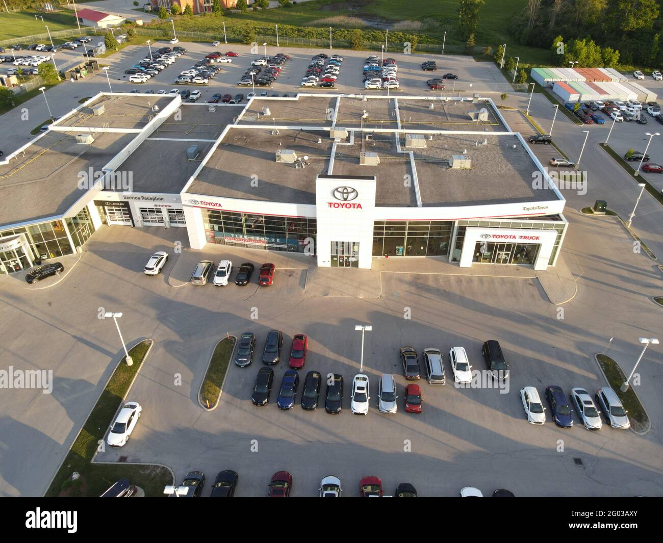 Toyota dealership signs hi-res stock photography and images - Alamy