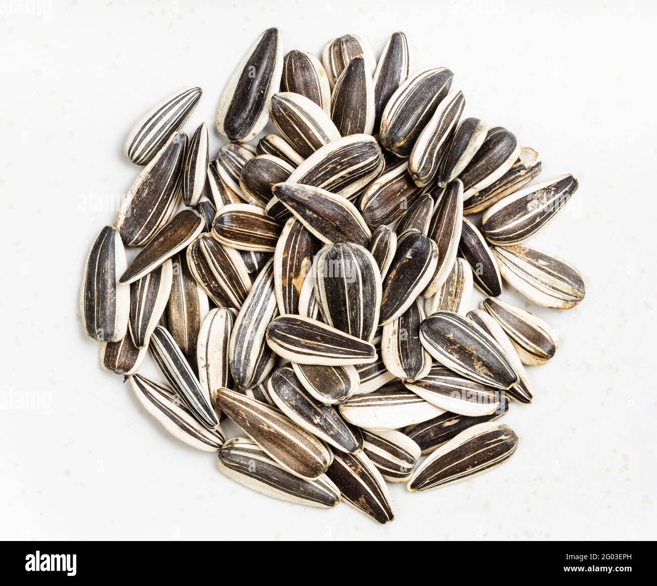 Unshelled sunflower seeds hi-res stock photography and images - Alamy