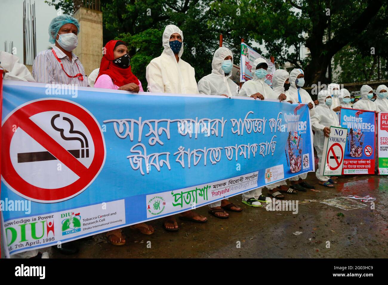 May 31, 2021, Dhaka, Bangladesh: Bangladeshi social activists hold placard  as they formed a human chain on the occasion of World No Tobacco Day, in  Dhaka, Bangladesh, May 31, 2021. Every year
