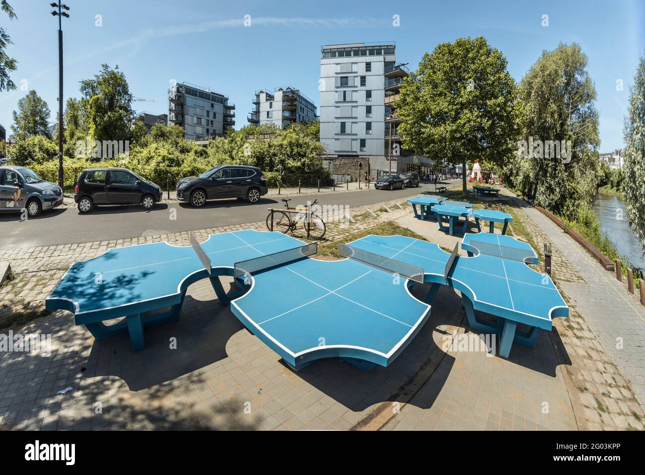 FRANCE - LOIRE ATLANTIQUE (44) - NANTES - ILE DE NANTES, NEW DISTRICT:  ARTISTIC WORK INSTALLED BY THE VOYAGE A NANTES NAMED PING PONG TABLES Stock  Photo - Alamy