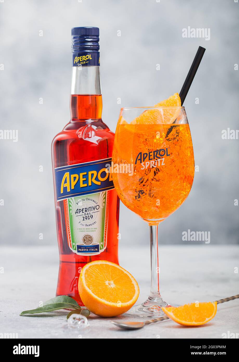 LONDON, UK - MAY 20, 2020: Bottle of Aperol Aperitivo summer cocktail drink  with original glass with spritz cocktail and oranges with bar spoon on lig  Stock Photo - Alamy
