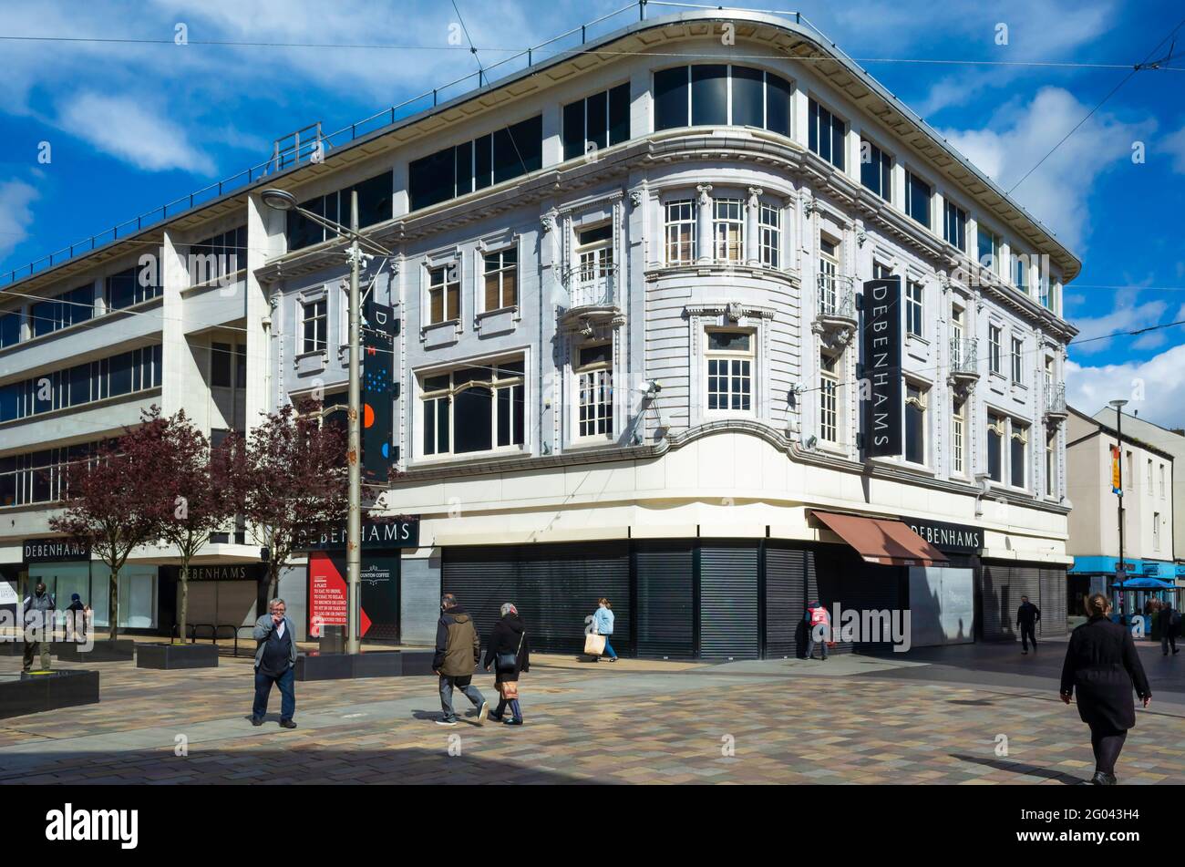 Debenhams store in a prime position in Middlesbrough closed following administration and buy out by a Company selling on-line making the shop premises Stock Photo