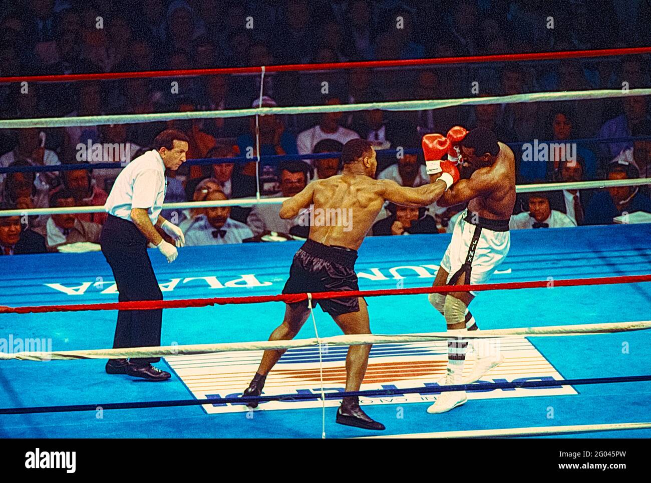 Mike Tyson vs. Michael Spinks in heavyweight championship title fight