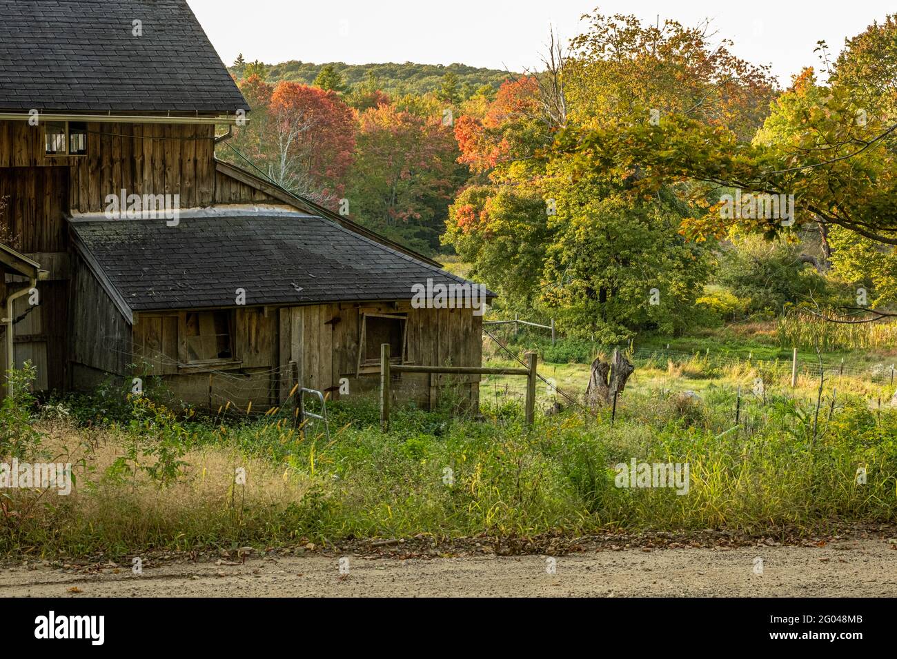 Old rural barn hi-res stock photography and images - Alamy