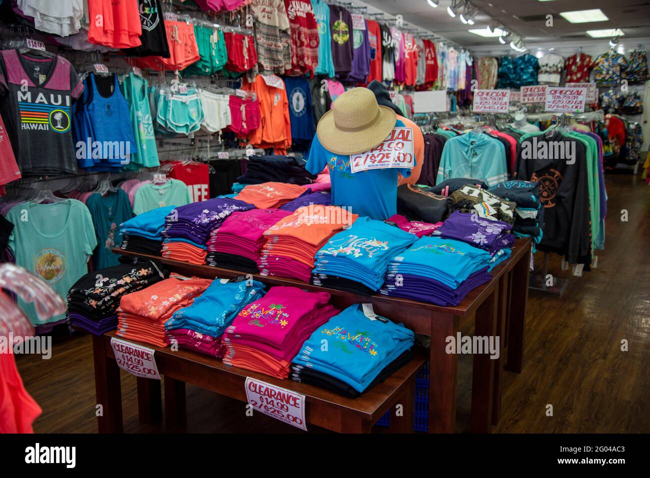 T shirt shop hi-res stock photography and images - Alamy