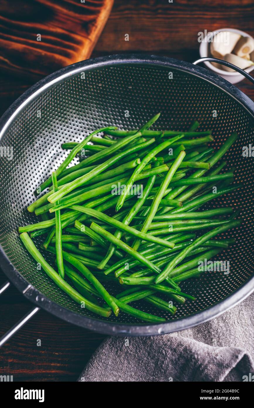 Green beans in sieve hi-res stock photography and images - Alamy