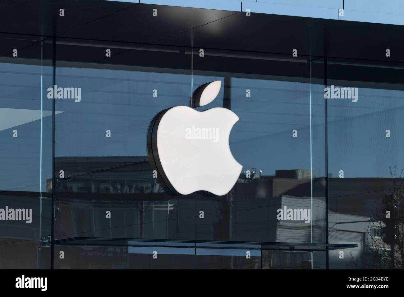 Chicago apple store architecture hi-res stock photography and images - Alamy