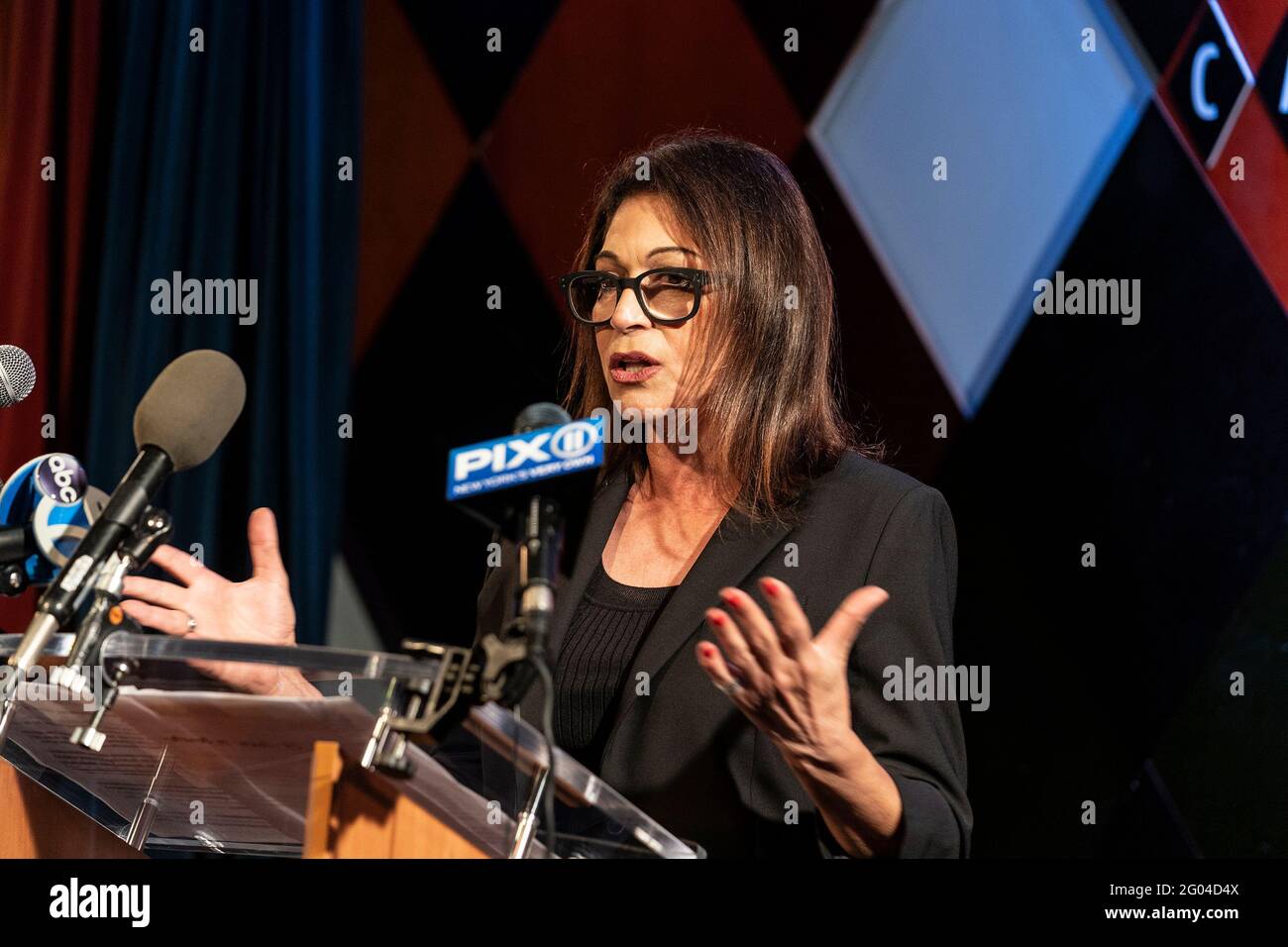 New York, United States. 31st May, 2021. Caroline Hirsch speaks at Carolines on Broadway comedy club re-opening after pandemic ceremony with U. S. Senator Charles Schumer. Senator Charles Schumer and Caroline Hirsch lauded Safe our Stages bill passed by Senate to help cultural venues to survive pandemic. (Photo by Lev Radin/Pacific Press) Credit: Pacific Press Media Production Corp./Alamy Live News Stock Photo