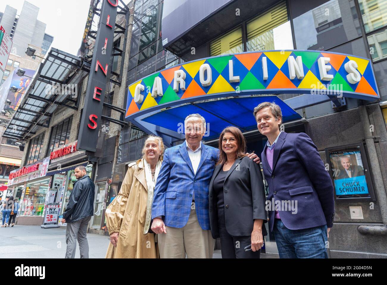 New York, United States. 31st May, 2021. Manhattan Borough President Gale Brewer, U. S. Senator Charles Schumer, Caroline Hirsch, State Senator Brad Hoylman pose outside of Carolines on Broadway comedy club after re-opening ceremony. Senator Charles Schumer lauded Safe our Stages (SOS) bill passed by Senate to help cultural venues to survive pandemic. He also cracked few jokes saying it is comedy club he does not have a choice but say them. (Photo by Lev Radin/Pacific Press) Credit: Pacific Press Media Production Corp./Alamy Live News Stock Photo