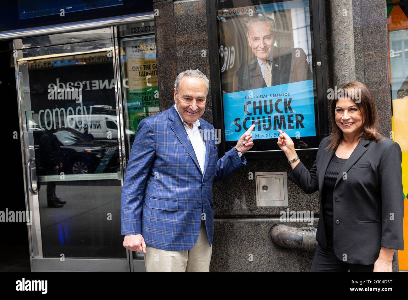 New York, United States. 31st May, 2021. U. S. Senator Charles Schumer and Caroline Hirsch points to special poster presented to the Senator at Carolines on Broadway comedy club re-opening after pandemic ceremony. Senator Charles Schumer lauded Safe our Stages (SOS) bill passed by Senate to help cultural venues to survive pandemic. He also cracked few jokes saying it is comedy club he does not have a choice but say them. (Photo by Lev Radin/Pacific Press) Credit: Pacific Press Media Production Corp./Alamy Live News Stock Photo