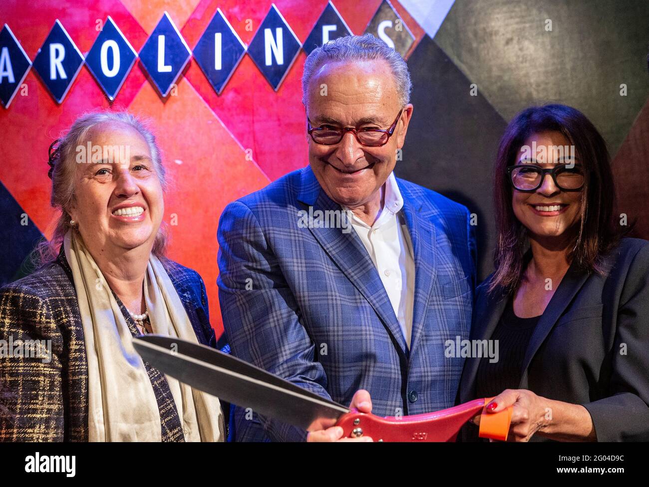 New York, United States. 31st May, 2021. Manhattan Borough President Gale Brewer, U. S. Senator Charles Schumer, Caroline Hirsch cut ribbon with others at Carolines on Broadway comedy club re-opening after pandemic ceremony. Senator Charles Schumer lauded Safe our Stages (SOS) bill passed by Senate to help cultural venues to survive pandemic. He also cracked few jokes saying it is comedy club he does not have a choice but say them. (Photo by Lev Radin/Pacific Press) Credit: Pacific Press Media Production Corp./Alamy Live News Stock Photo