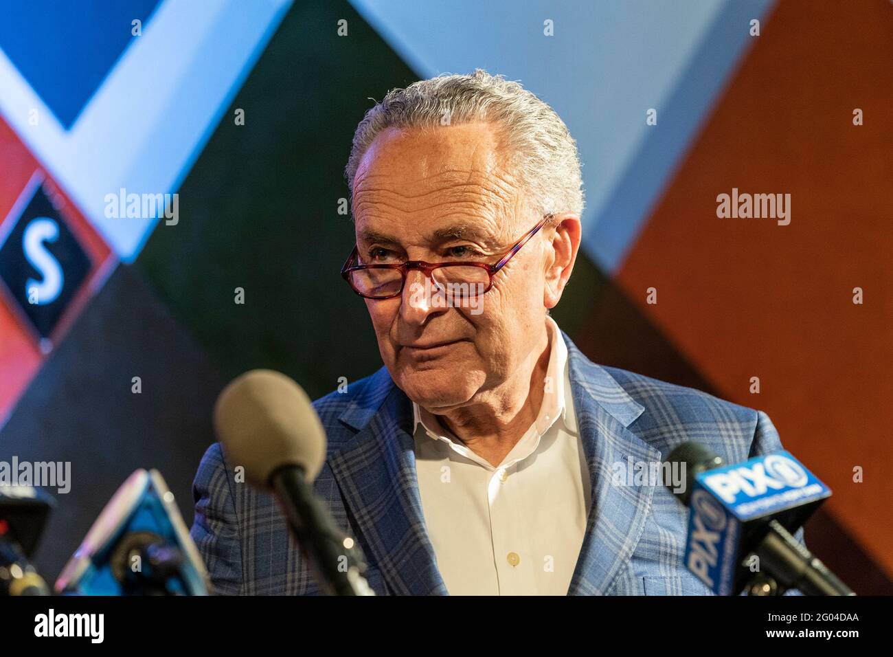 New York, United States. 31st May, 2021. U. S. Senator Charles Schumer speaks at Carolines on Broadway comedy club re-opening after pandemic ceremony. Senator Charles Schumer lauded Safe our Stages (SOS) bill passed by Senate to help cultural venues to survive pandemic. He also cracked few jokes saying it is comedy club he does not have a choice but say them. (Photo by Lev Radin/Pacific Press) Credit: Pacific Press Media Production Corp./Alamy Live News Stock Photo