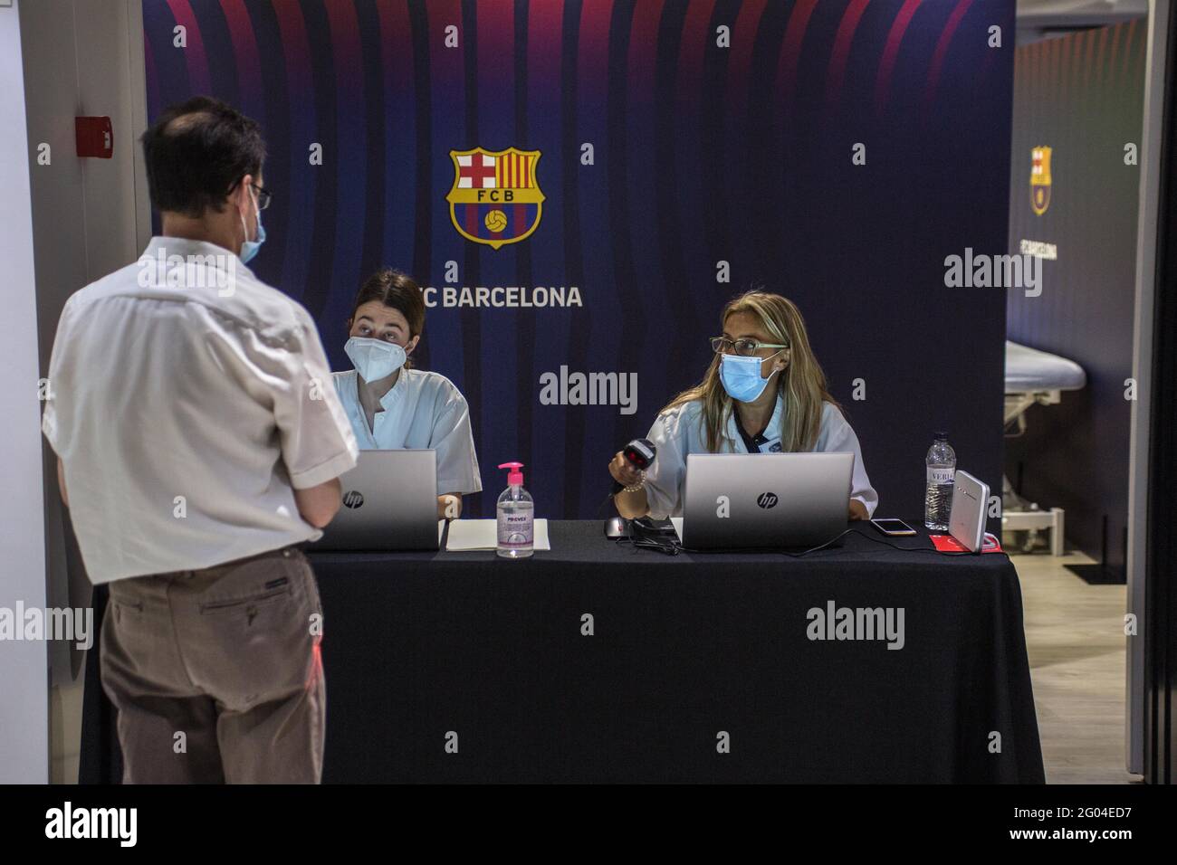 Barcelona, Catalonia, Spain. 31st May, 2021. Person is seen in attendance to be vaccinated in Camp Not.To accelerate the vaccination of COVID-19, the Futbol Club Barcelona has offered a space in the club's stadium, Camp Nou, for the Catalan Health Department to expand the mass immunization points. Credit: Thiago Prudencio/DAX/ZUMA Wire/Alamy Live News Stock Photo
