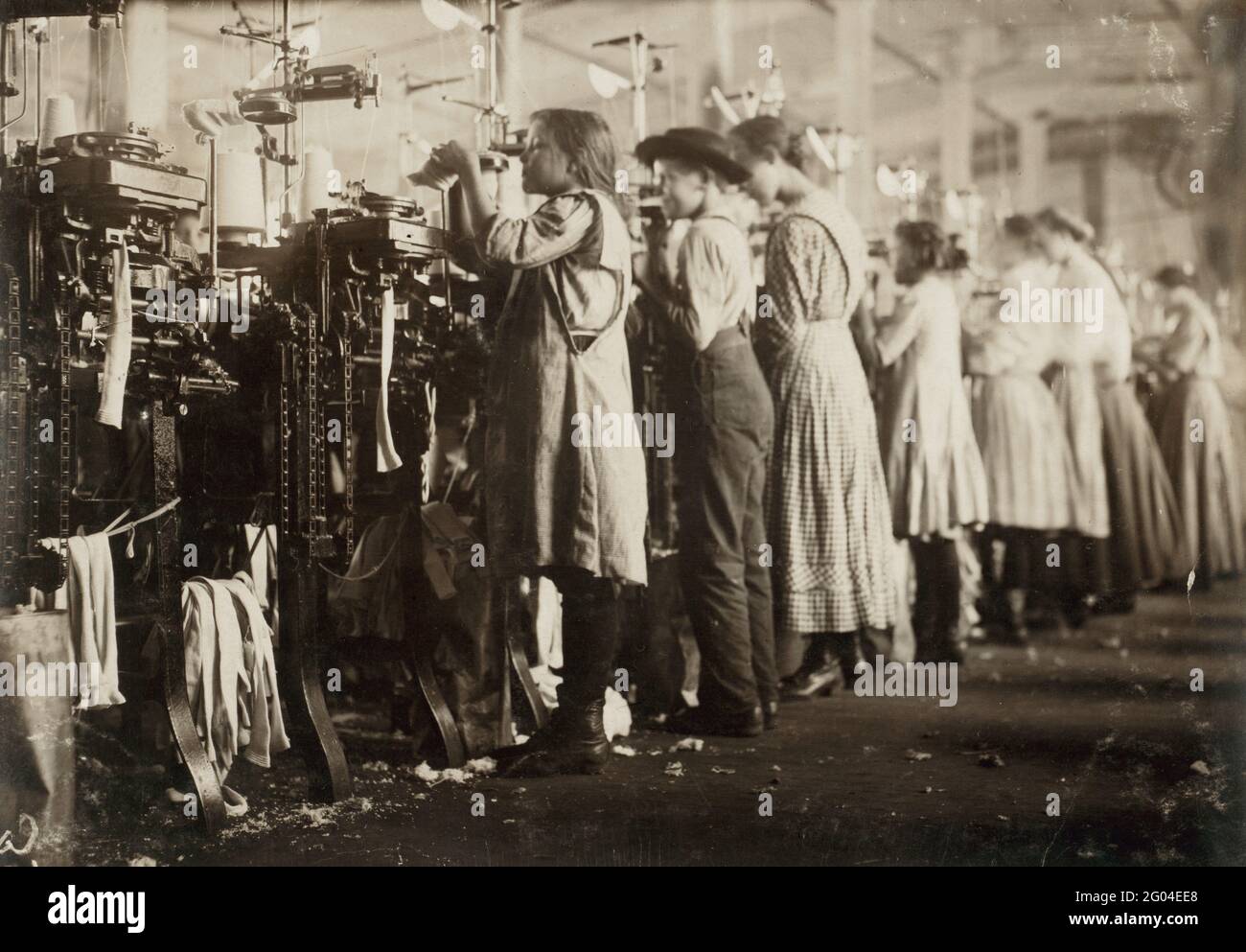 Child Labour: Children working as knitters in a textile mill on Tennessee Stock Photo