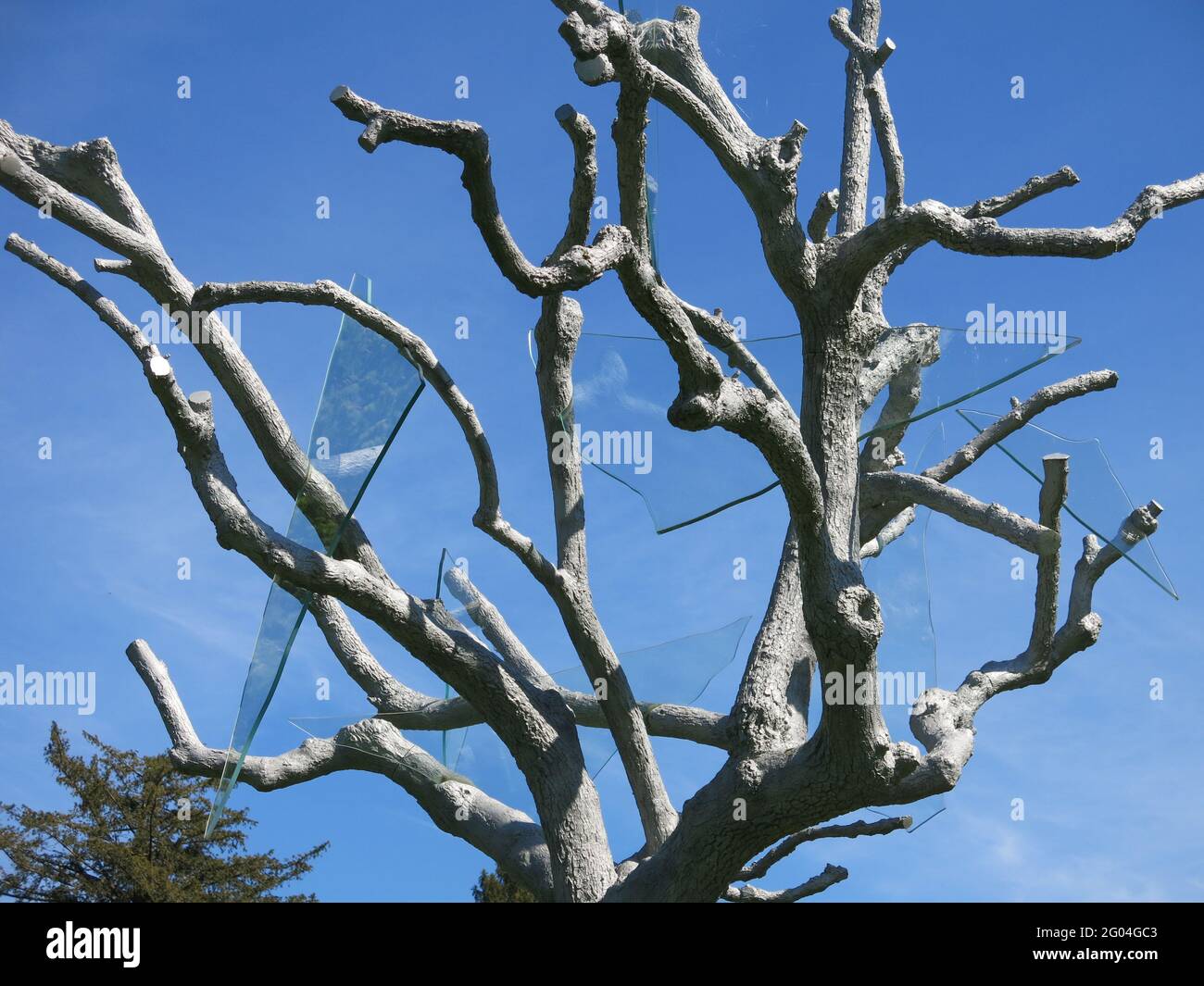 "Ways to say Goodbye" art sculpture by Ariel Schlesinger in the form