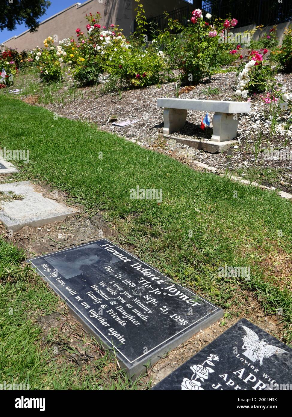 Florence Griffith “Flo-Jo” Joyner (1959-1998) - Find a Grave Memorial