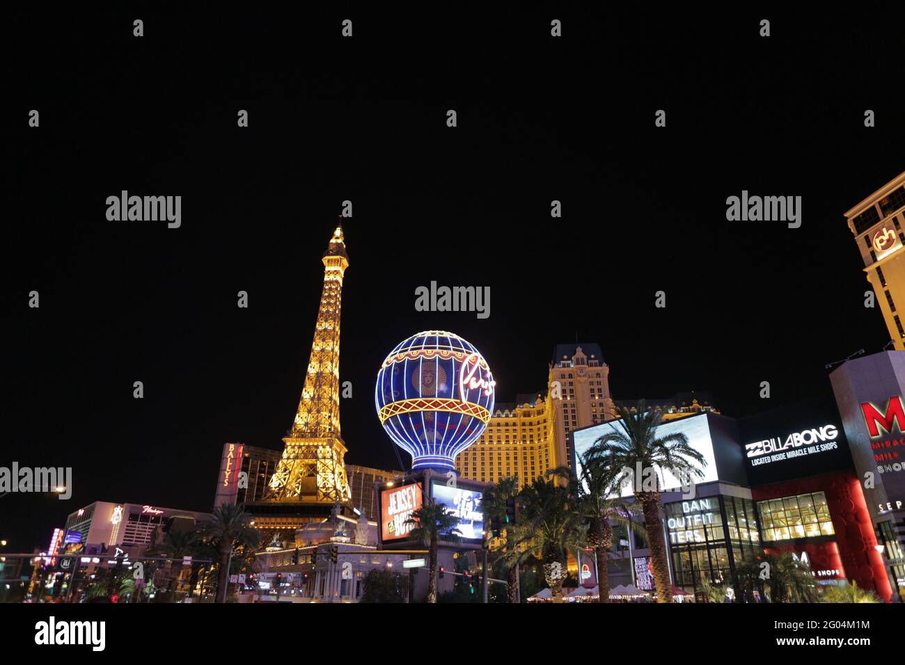 2 Postcards LAS VEGAS, NV ~Night/Day PARIS HOTEL CASINO Eiffel