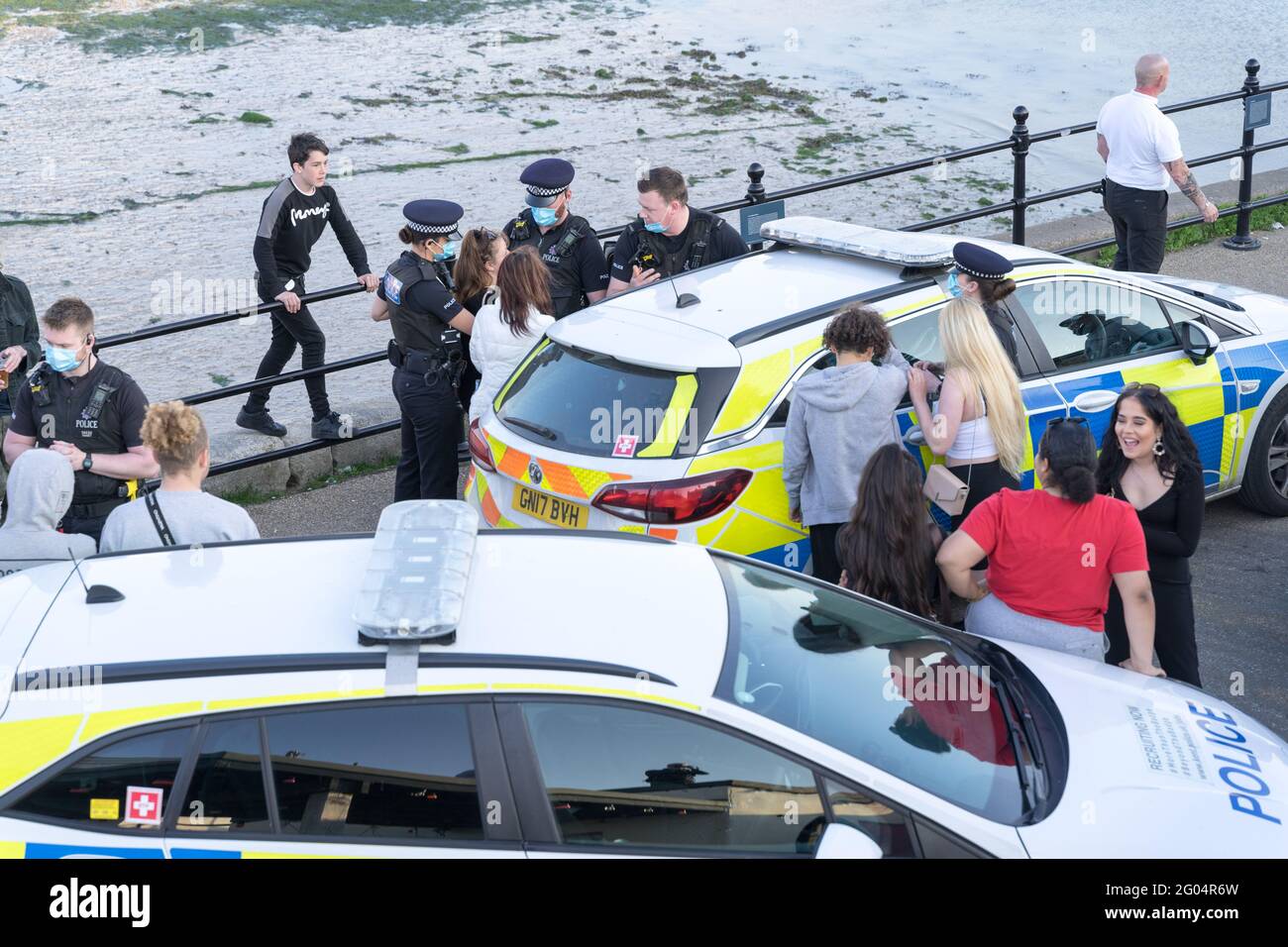 bank holiday Monday , Polece force talking to party goers outside  Lighthouse bar, Margate after arresting a man into marked police car, England Stock Photo