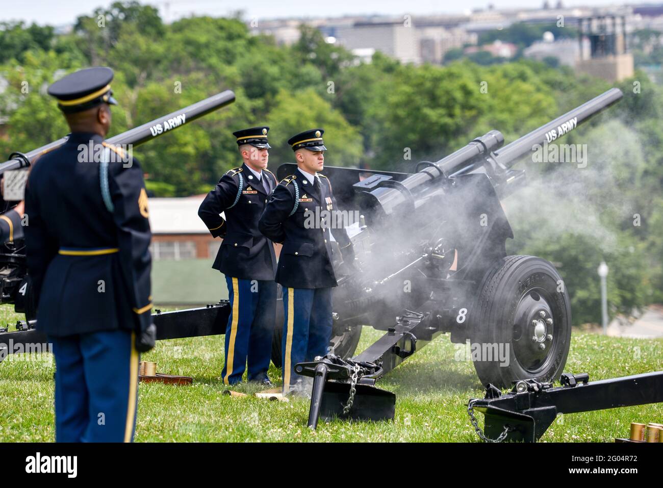 Arlington, United States Of America. 31st May, 2021. U.S. Army honor guards with the Presidential Salute Battery, 3d U.S. Infantry Regiment, fire a 21-gun salute in observance of Memorial Day from Joint Base Myer Henderson Hall May 31, 2021 in Arlington, Virginia. Credit: Planetpix/Alamy Live News Stock Photo