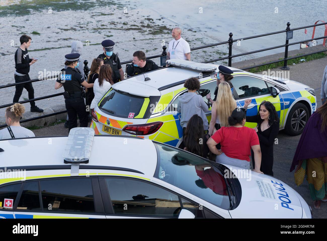 bank holiday Monday , Polece force talking to party goers outside  Lighthouse bar, Margate after arresting a man into marked police car, England Stock Photo