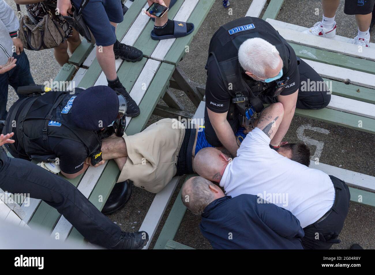 31st May 20201 : Kent police men and security guy apprehend a man in lighthouse bar, Margate, Kent, England, bank holiday Monday Stock Photo