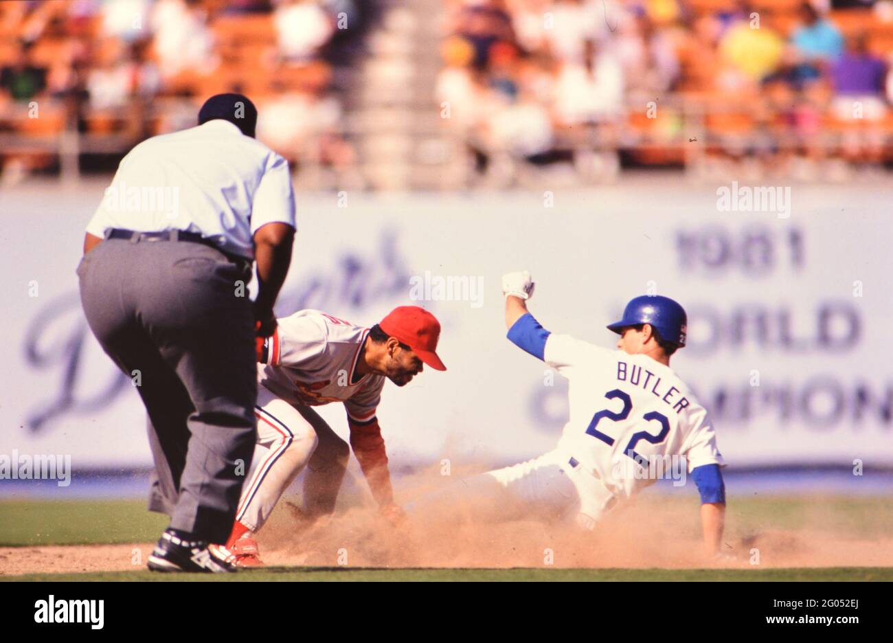 Los Angeles Dodgers outfielder Brett Butler stealing second base -- Please  credit photographer Kirk Schlea Stock Photo - Alamy