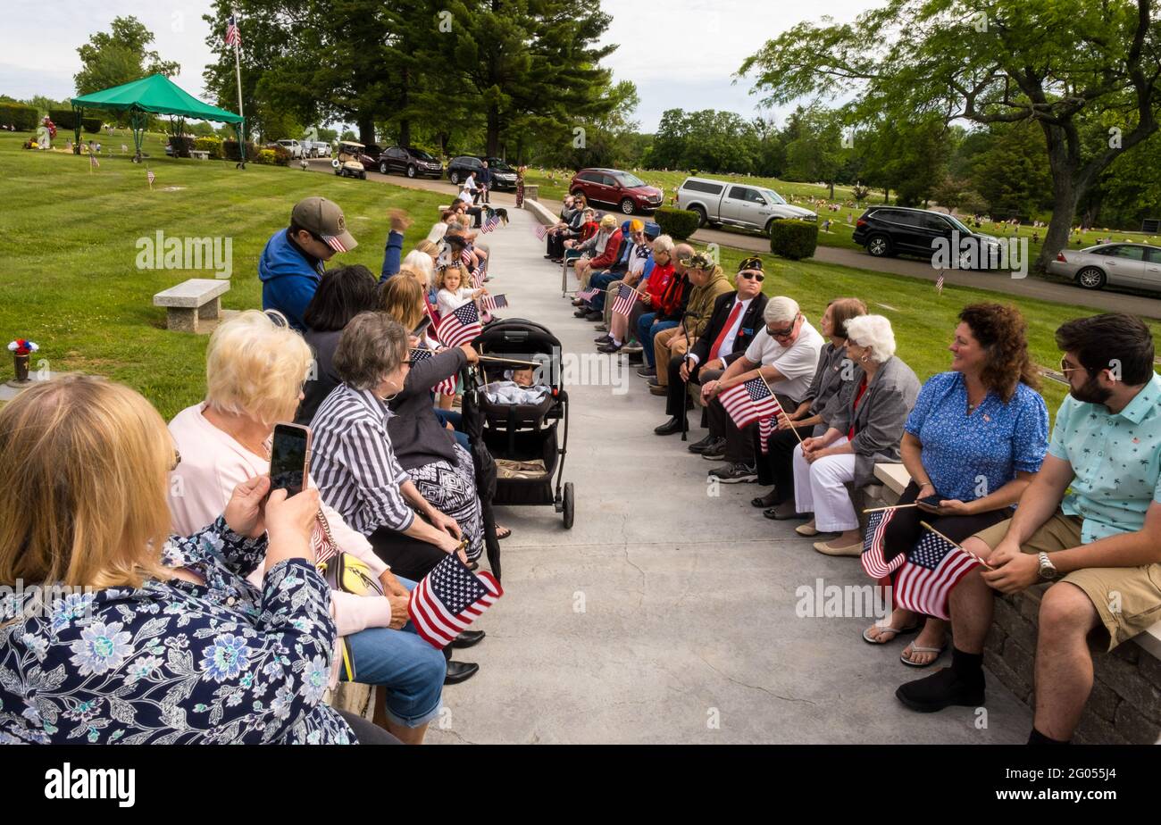 Bloomington, United States. 31st May, 2021. Veterans, family members of veterans, and community members wait for the Memorial Day ceremony to begin at Valhalla Memory Gardens. A Memorial Day ceremony was held to remember those that have died serving US armed forces. The ceremony was held after a year off due to Covid-19 pandemic. Most Americans aren't affected by military service since less than 1 percent of Americans service in the military. (Photo by Jeremy Hogan/SOPA Images/Sipa USA) Credit: Sipa USA/Alamy Live News Stock Photo